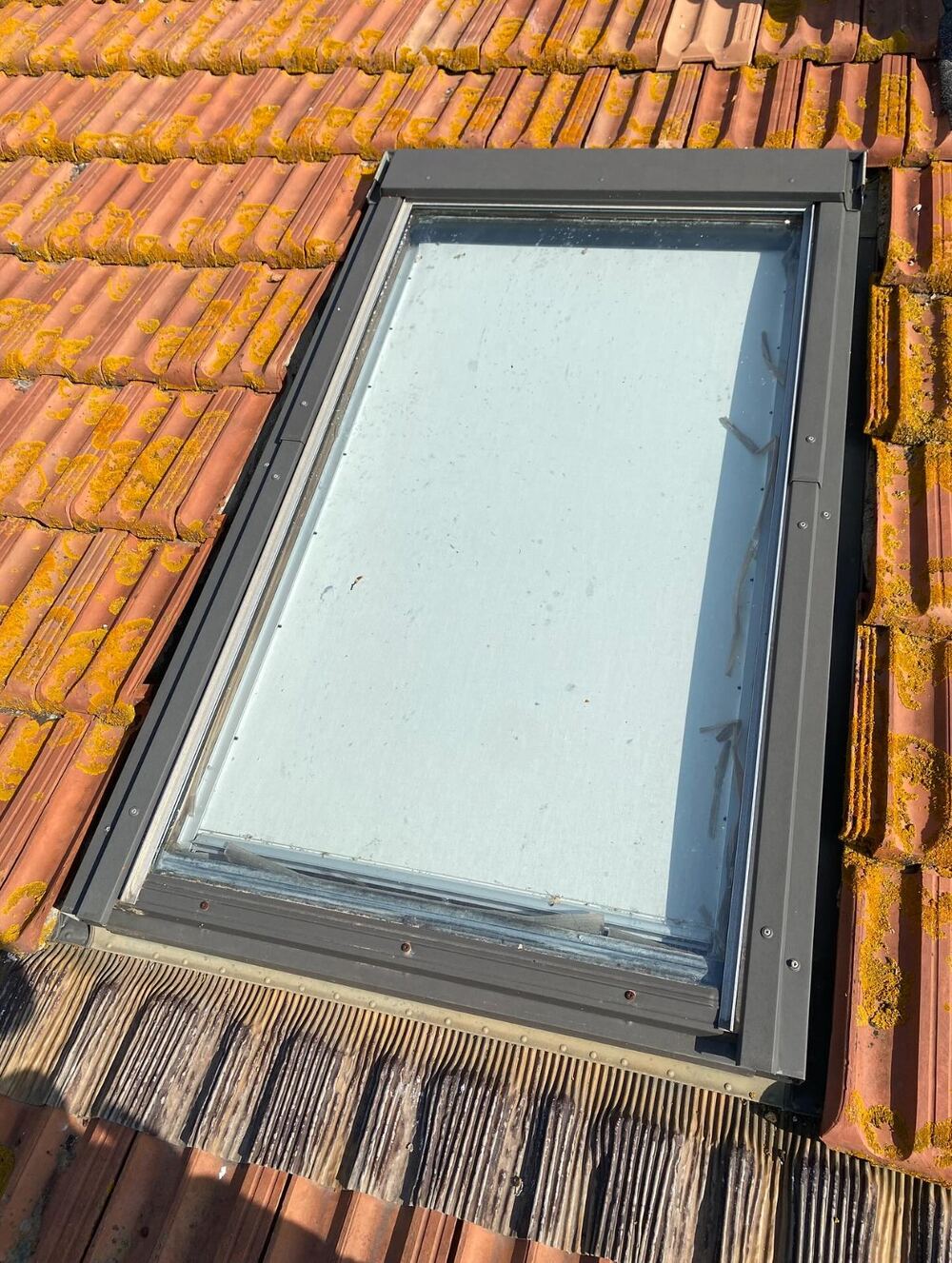 Finestra per tetto con raccordo VELUX su tegole
